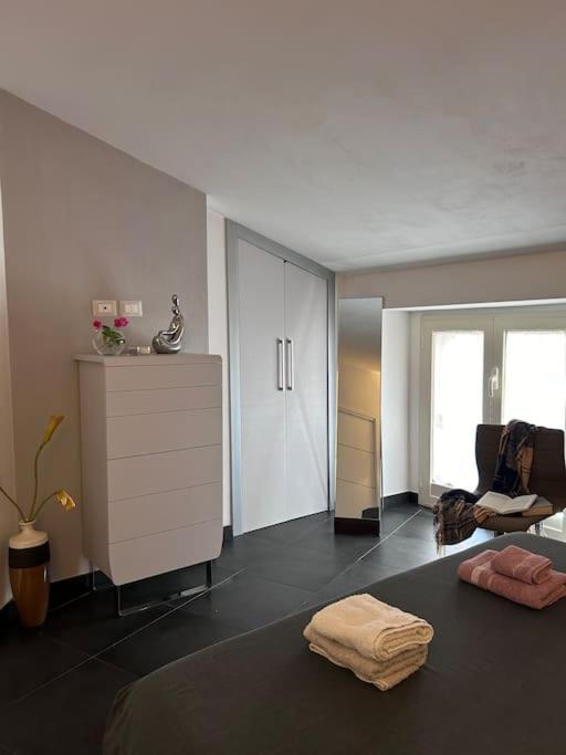 Elegante Appartamento Privato In Palazzo Storico Del XVIII - Pieno Centro Nicosia Esterno foto