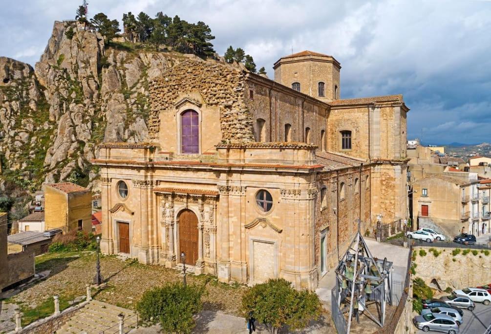 Elegante Appartamento Privato In Palazzo Storico Del XVIII - Pieno Centro Nicosia Esterno foto