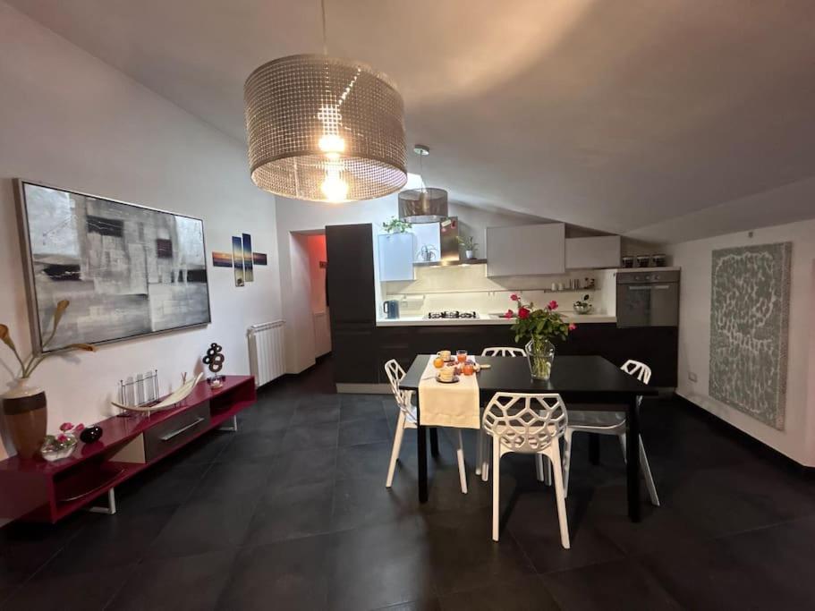 Elegante Appartamento Privato In Palazzo Storico Del XVIII - Pieno Centro Nicosia Esterno foto