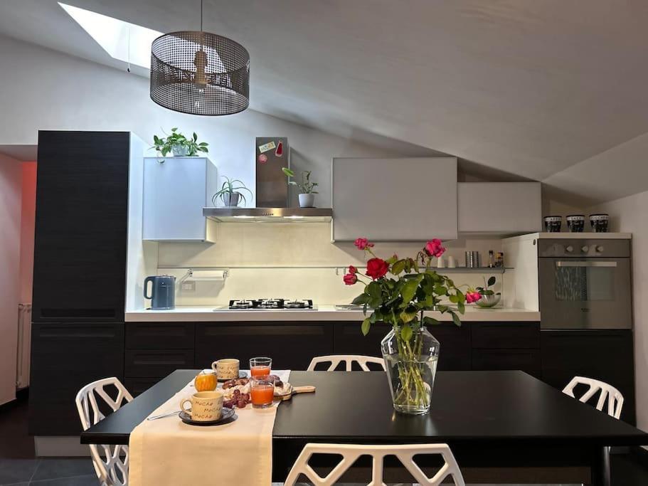 Elegante Appartamento Privato In Palazzo Storico Del XVIII - Pieno Centro Nicosia Esterno foto